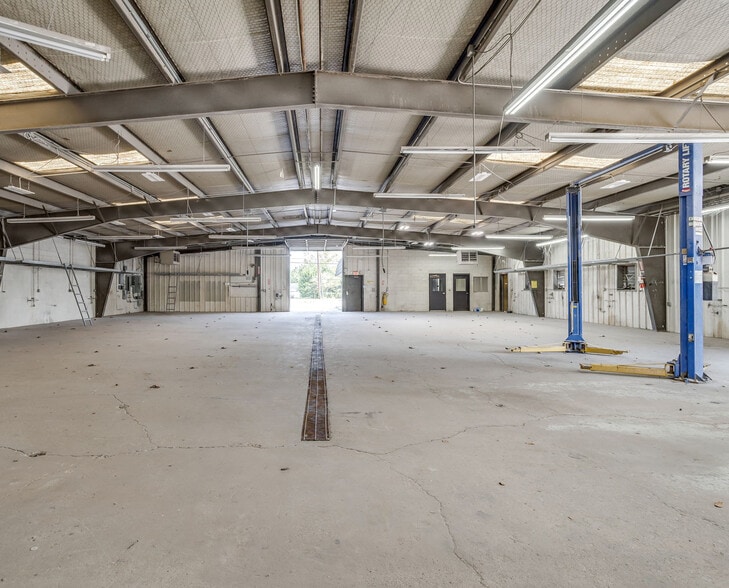 926 W Division St, Arlington, TX for sale - Interior Photo - Image 3 of 12