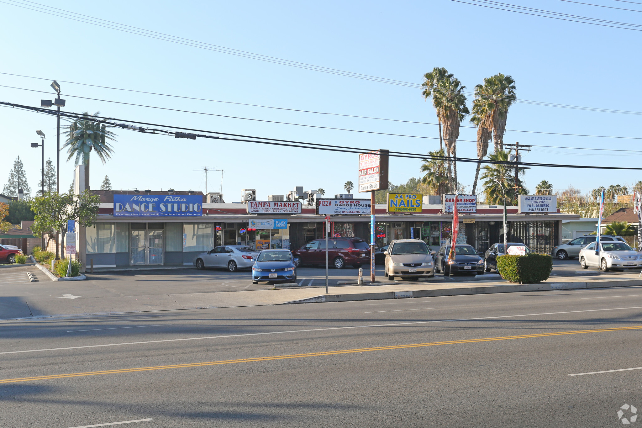 7215-7227 Tampa Ave, Reseda, CA à vendre Photo du bâtiment- Image 1 de 1