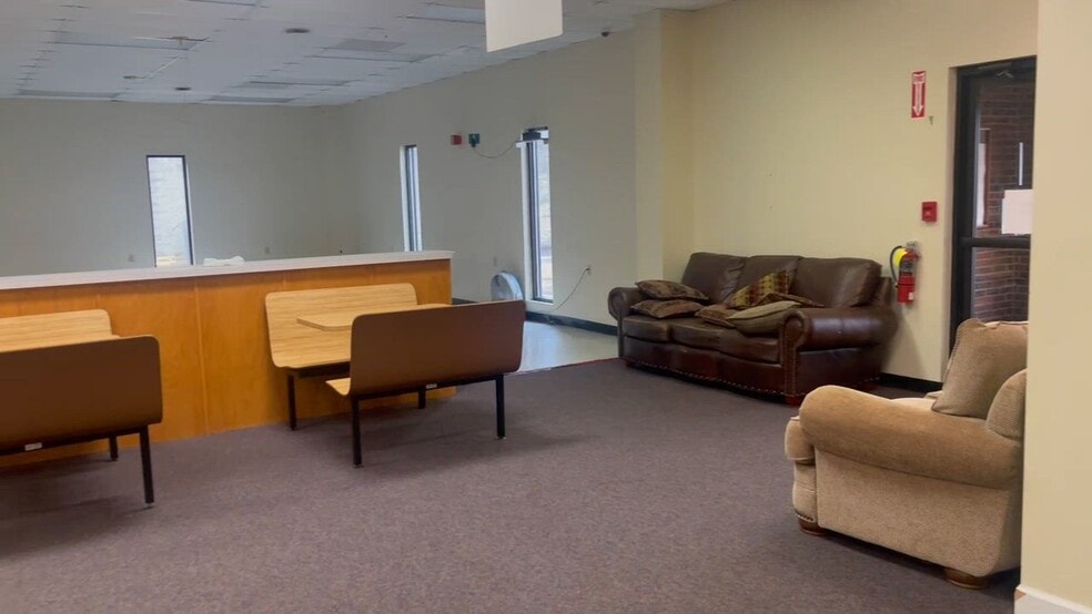 2 BUILDINGS ON 3.98 ACRES I-24 FRONTAGE portfolio of 2 properties for sale on LoopNet.ca - Commercial Listing Video - Image 3 of 22