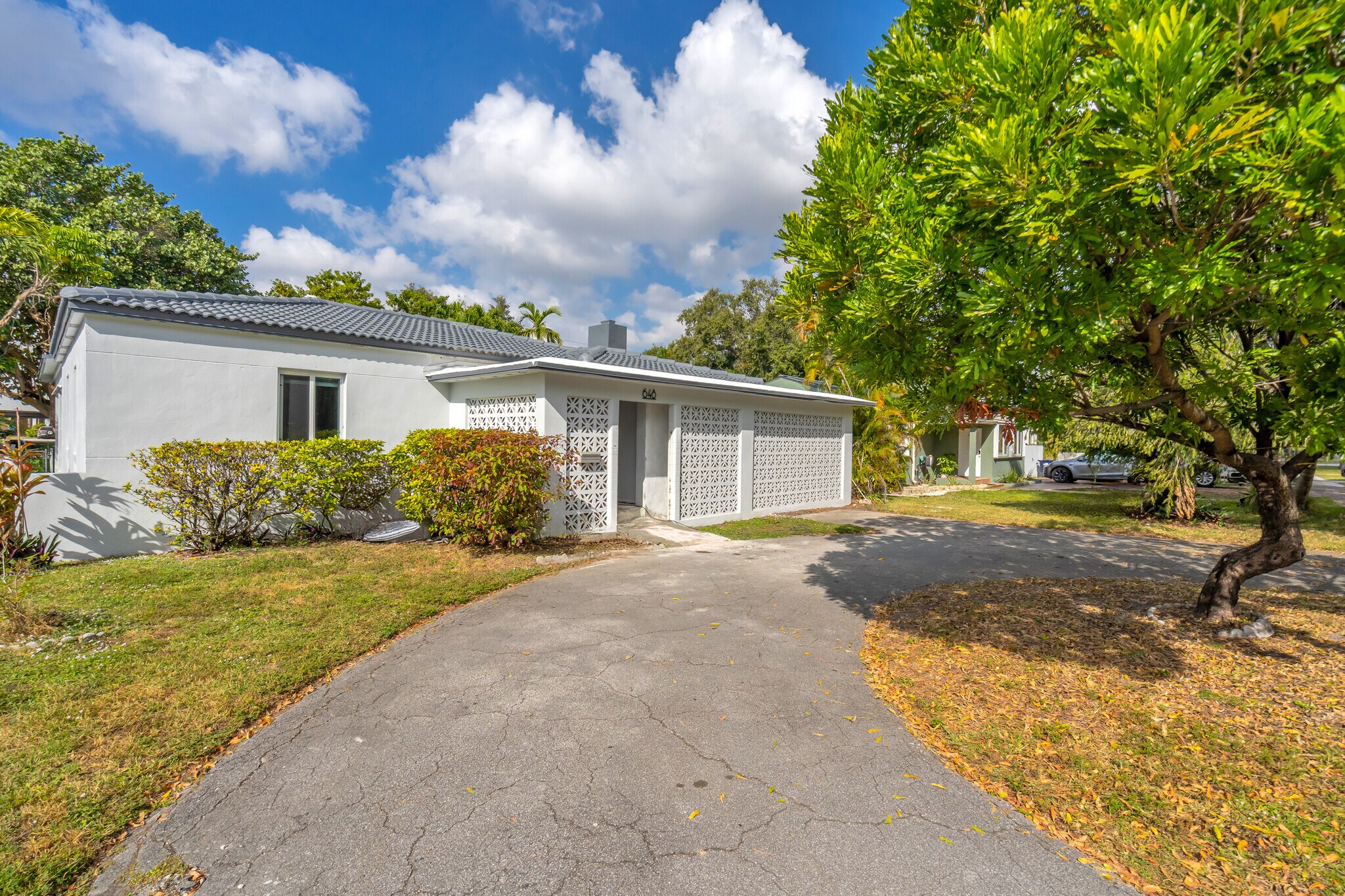 648 South Dr, Miami Springs, FL for lease Primary Photo- Image 1 of 14