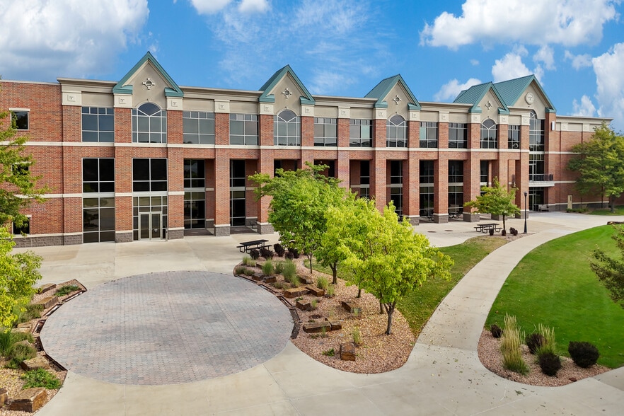 3300 Grand Ave, Des Moines, IA à louer - Photo du bâtiment - Image 2 de 10