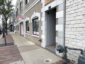 32-34 W Chicago Ave, Naperville, IL for lease Interior Photo- Image 1 of 10