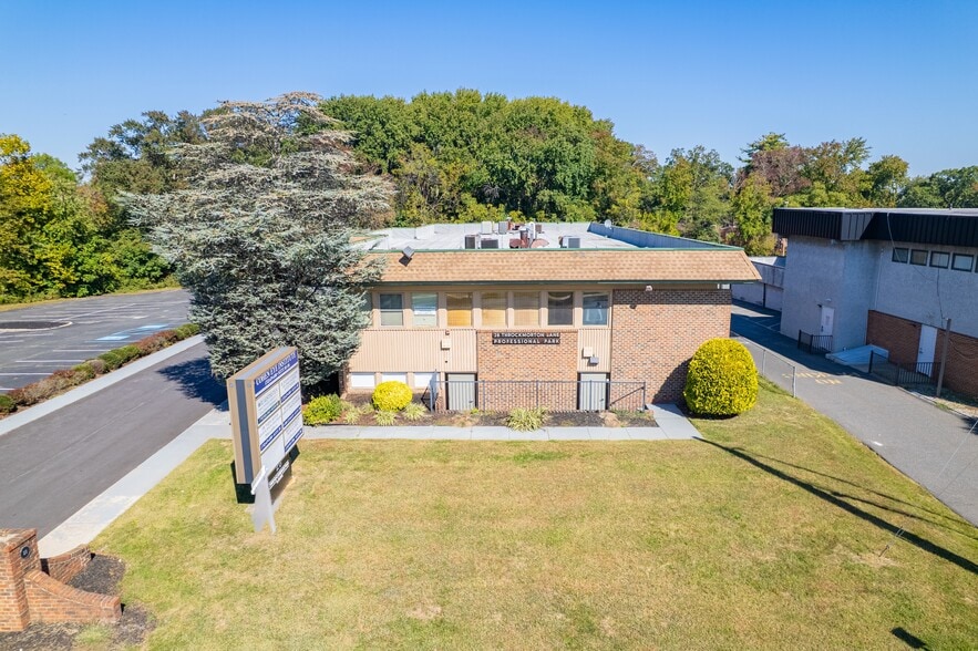 28 Throckmorton Ln, Old Bridge, NJ for lease - Building Photo - Image 3 of 22