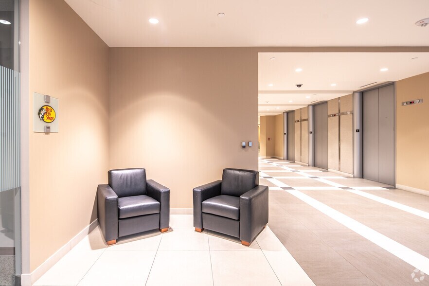 290 E John Carpenter Fwy, Irving, TX à louer - Photo intérieure - Image 3 de 30