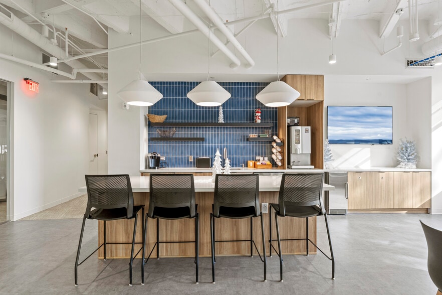 8300 E Thorn Dr, Wichita, KS for lease - Interior Photo - Image 2 of 63