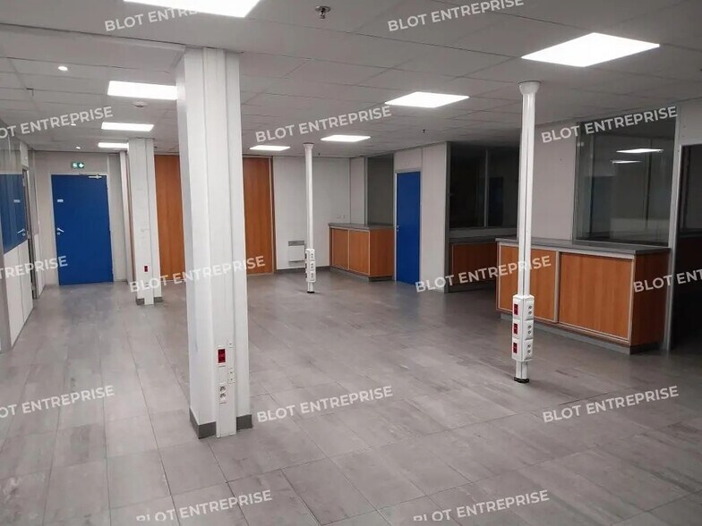 Bureau dans Saint-Aignan-Grandlieu à louer - Photo intérieure - Image 3 de 14