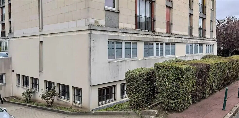 Commerce de détail dans Rueil-Malmaison à louer - Photo du bâtiment - Image 2 de 2