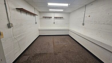 13630 Main St, Bath, MI à louer Photo intérieure- Image 2 de 7