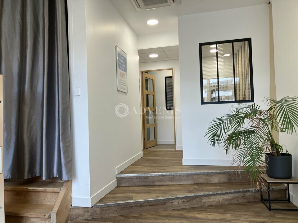Retail in Bourges for sale Interior Photo- Image 1 of 4