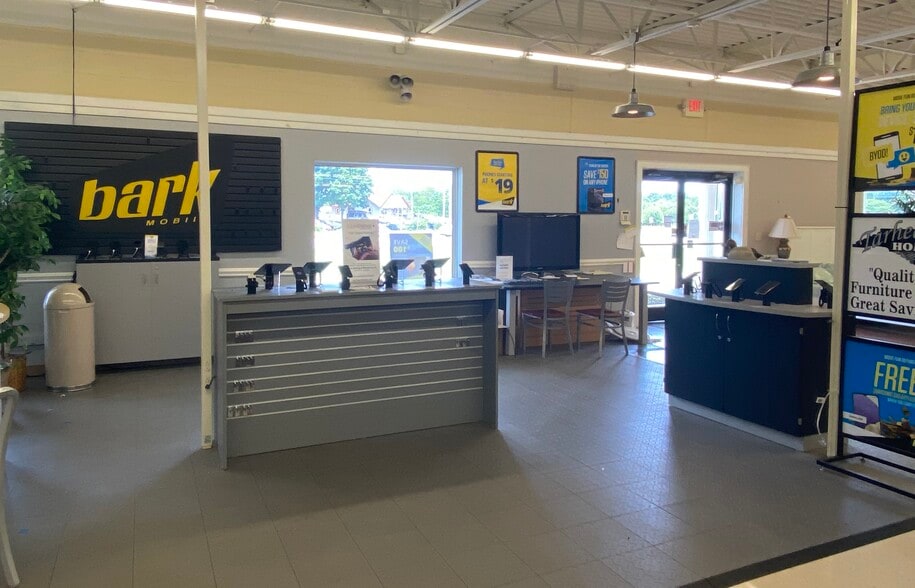 3351 Hickory Blvd, Hudson, NC for sale - Interior Photo - Image 2 of 21