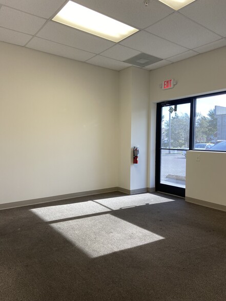 5014 Forsyth Commerce Rd, Orlando, FL for lease - Building Photo - Image 2 of 5