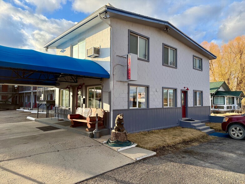 210 N Main St, Deer Lodge, MT à vendre - Photo du bâtiment - Image 3 de 24