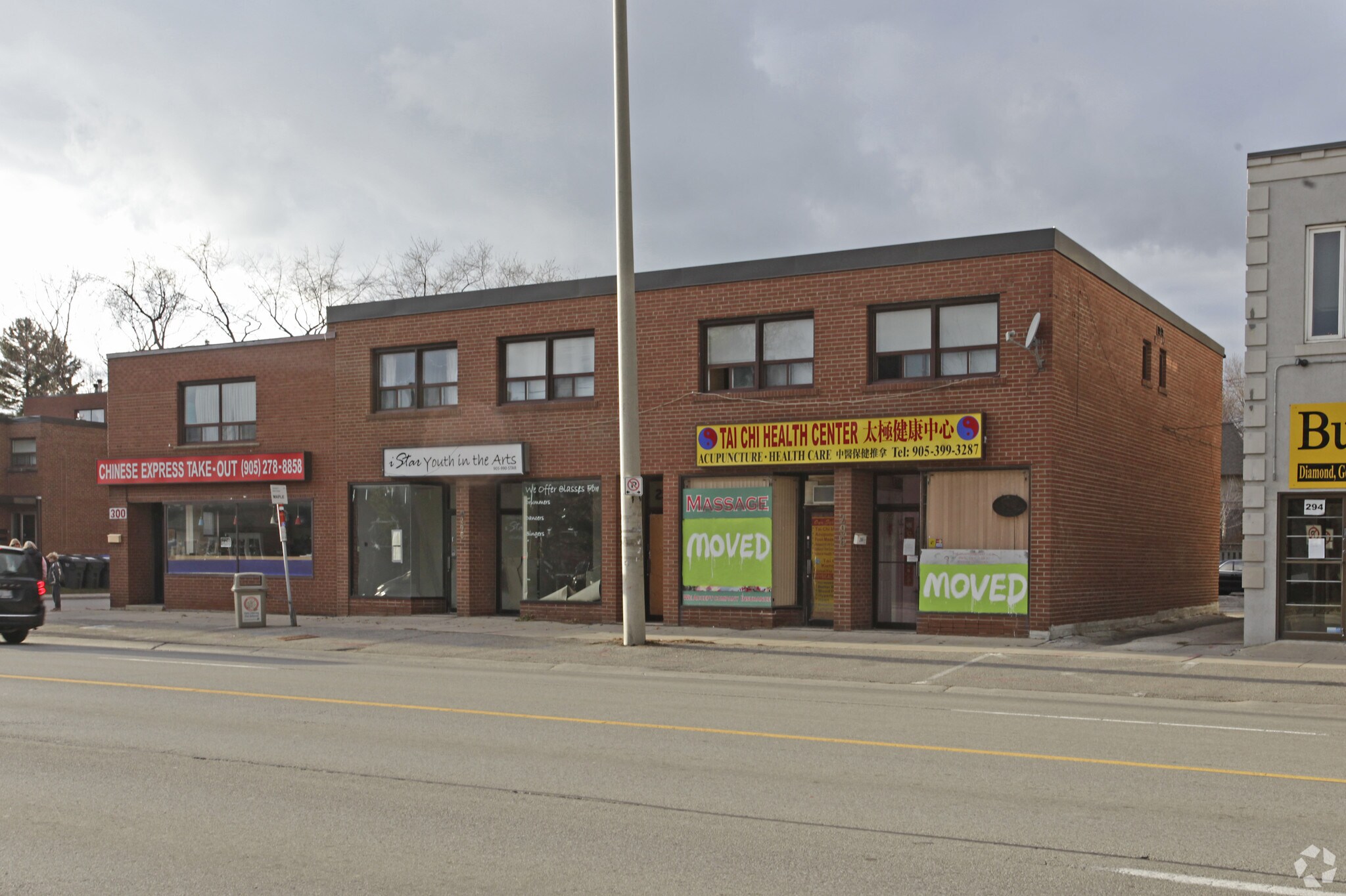 300 Lakeshore Rd E, Oakville, ON for sale Primary Photo- Image 1 of 1