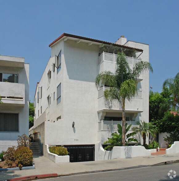 733 Huntley Dr, West Hollywood, CA for sale - Primary Photo - Image 1 of 4