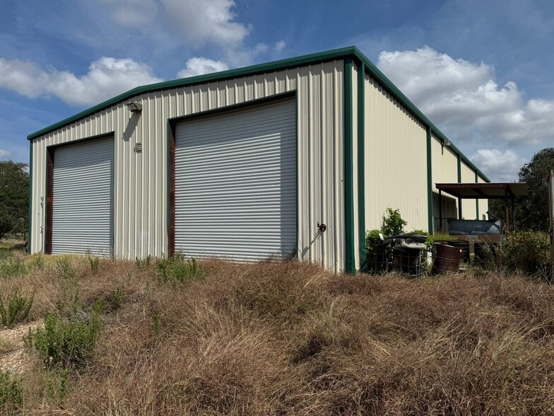 2589 US-77, Hallettsville, TX à vendre - Photo du bâtiment - Image 2 de 9