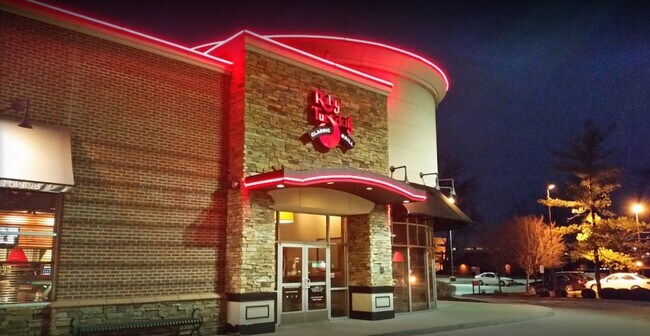 Plus de détails pour 11255 Reed Hartman Hwy, Blue Ash, OH - Commerce de détail à louer