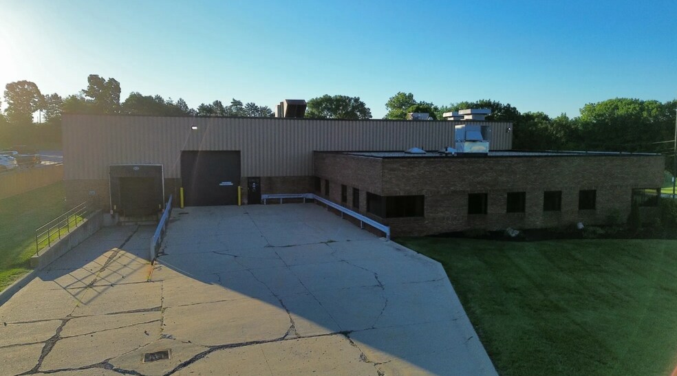244 Rex Blvd, Auburn Hills, MI à vendre - Photo du bâtiment - Image 3 de 7