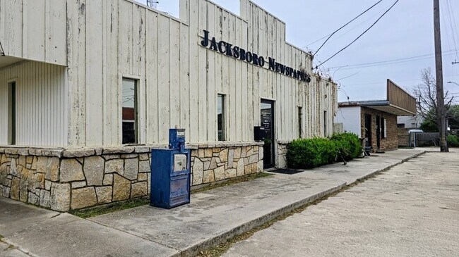Plus de détails pour 212 N Church St, Jacksboro, TX - Industriel à vendre