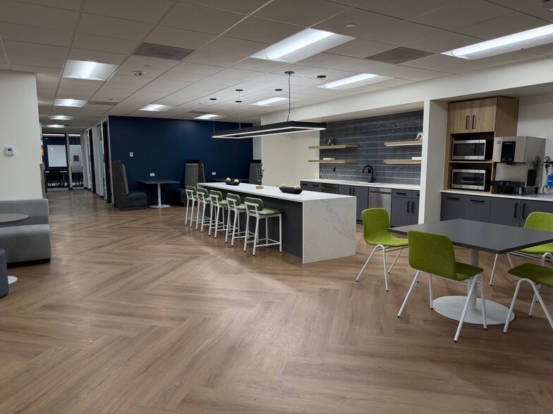 6041 S Syracuse Way, Greenwood Village, CO for lease - Interior Photo - Image 3 of 8