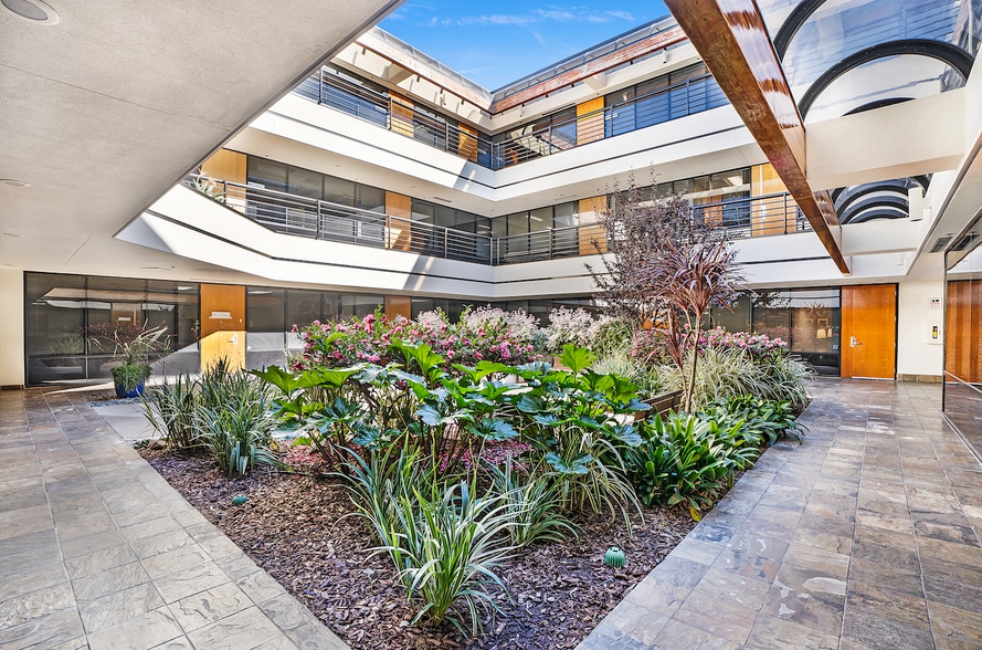 4542 Ruffner St, San Diego, CA à louer - Photo du bâtiment - Image 1 de 5