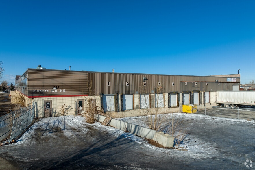 3916 56th Ave SE, Calgary, AB for lease - Building Photo - Image 2 of 7