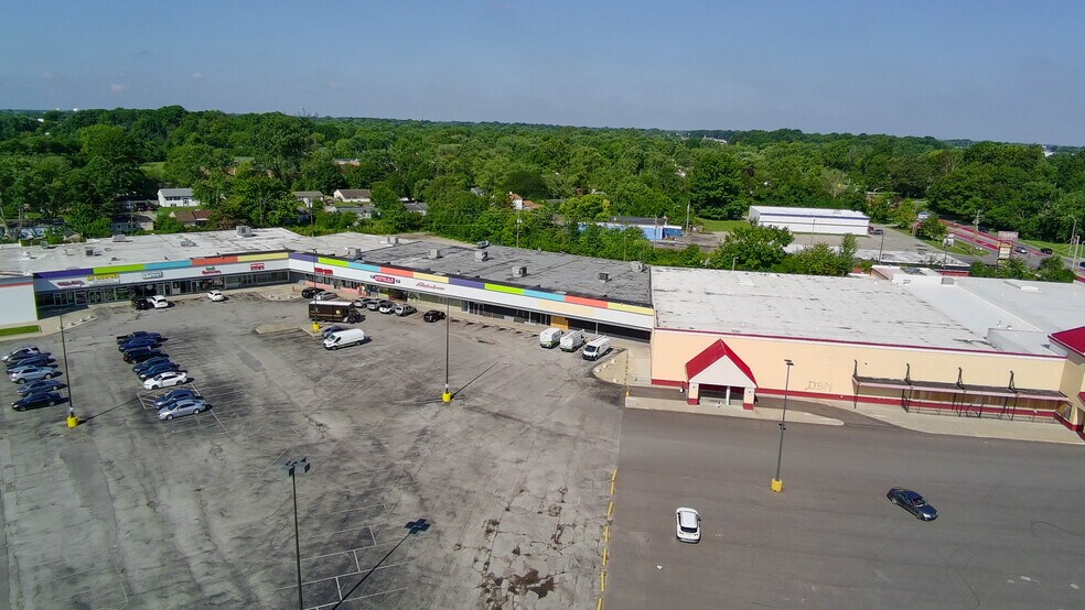 8939 E 38th St, Indianapolis, IN à louer - Photo du bâtiment - Image 3 de 24