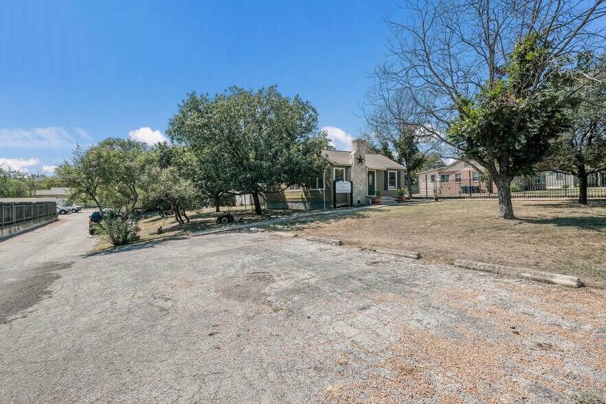 174 Sherwood Dr, San Antonio, TX à louer - Photo du bâtiment - Image 3 de 17