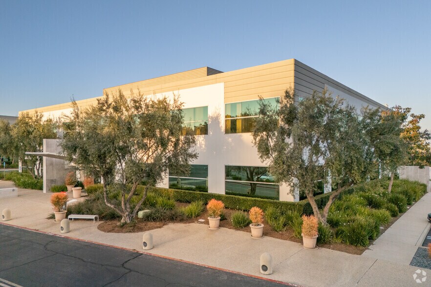 26940 Aliso Viejo Pky, Aliso Viejo, CA à louer - Photo du bâtiment - Image 2 de 12