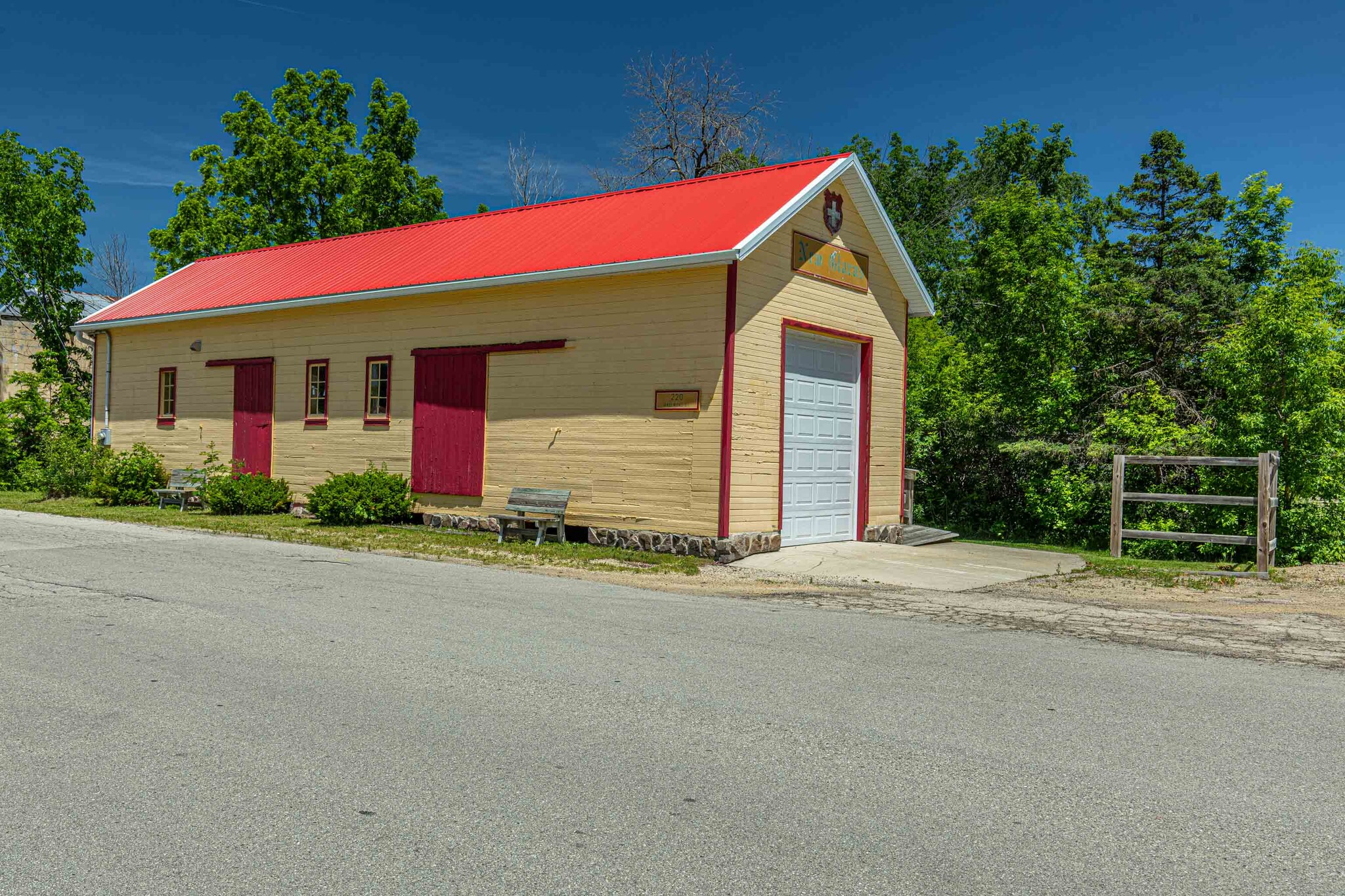 220 Railroad St, New Glarus, WI à vendre Photo du b timent- Image 1 de 32