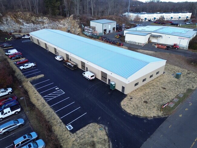 Plus de détails pour 18 Francis J Clarke Cir, Bethel, Ct, Bethel, CT - Industriel à louer