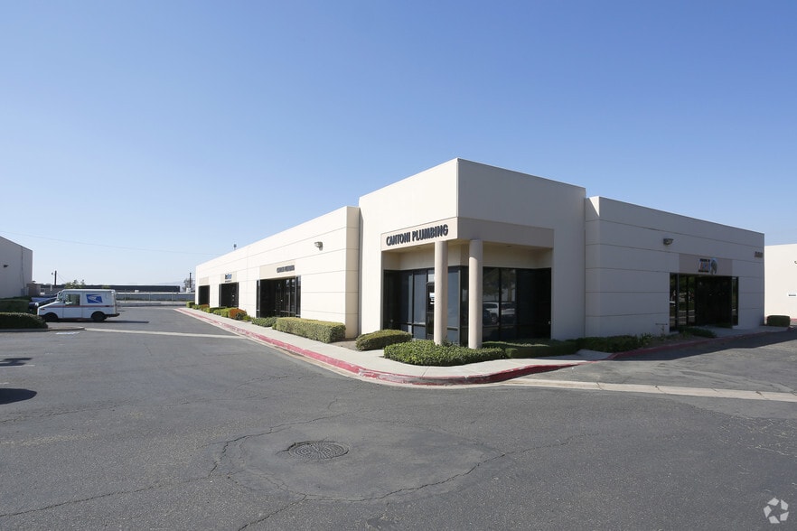 330 S Maple St, Corona, CA for lease - Building Photo - Image 3 of 4