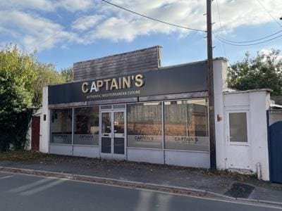 13-15 Earls Court Rd, Amesbury for sale - Building Photo - Image 1 of 4