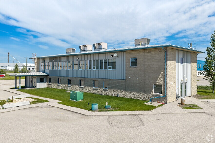 235185 Ryan Rd SE, Rocky View No 44, AB à louer - Photo du bâtiment - Image 2 de 3