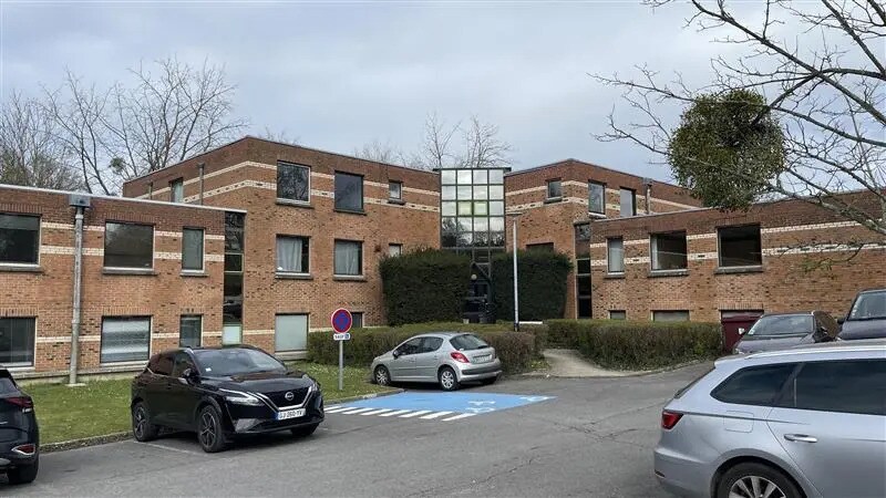 Office in Lognes for lease - Building Photo - Image 3 of 9