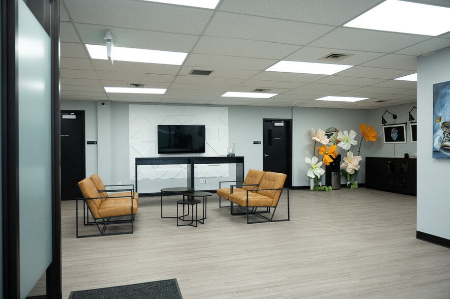 2216 27th Ave NE, Calgary, AB for lease - Building Photo - Image 2 of 28