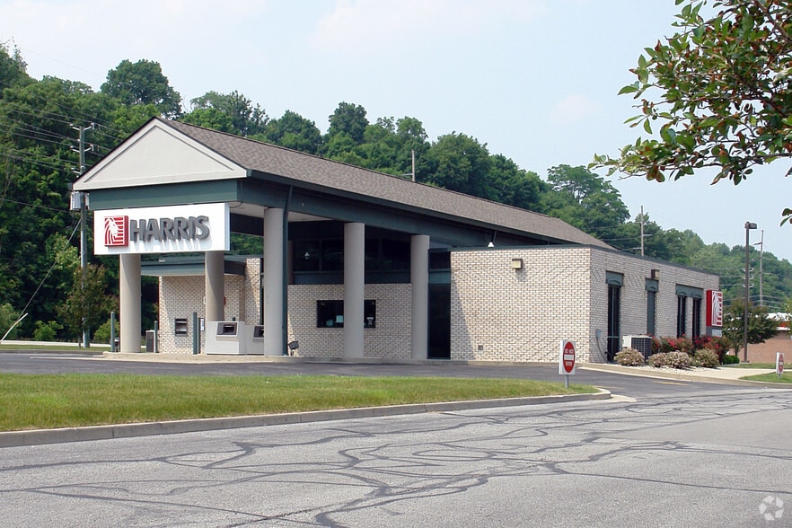 9737-9811 Fall Creek Rd, Indianapolis, IN for lease - Building Photo - Image 3 of 5