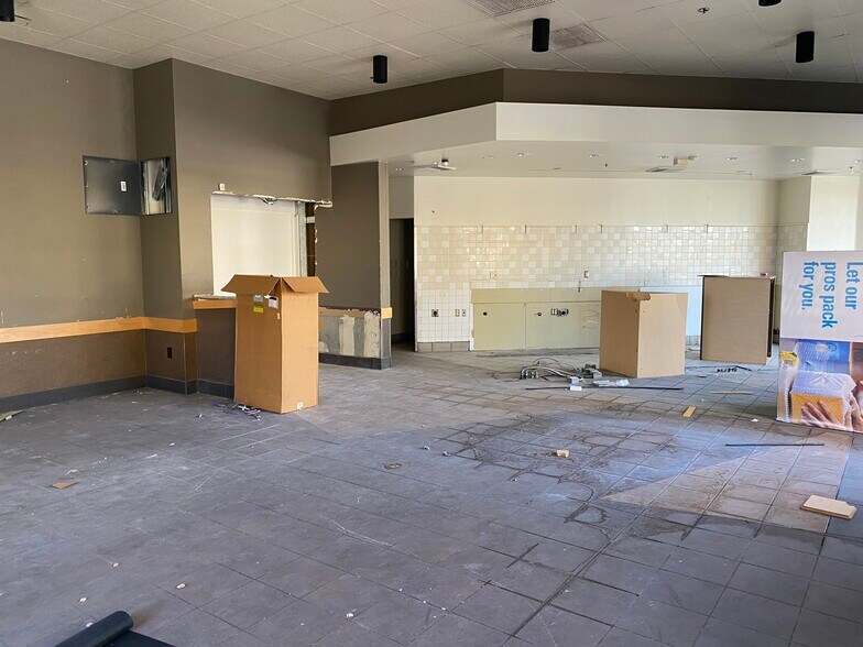 395 Hughes Center Dr, Las Vegas, NV à louer - Photo intérieure - Image 3 de 3