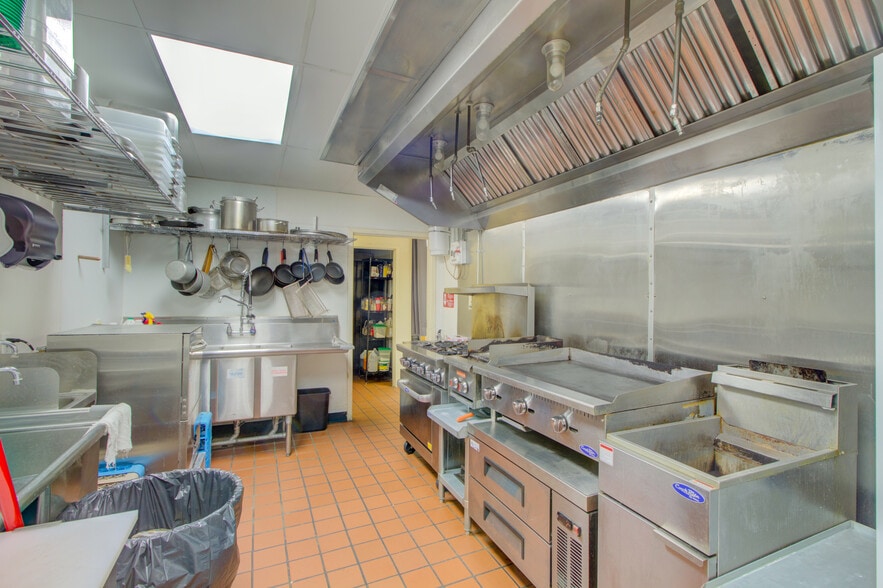 110 Ville Dr, Boulder City, NV for lease - Interior Photo - Image 1 of 24