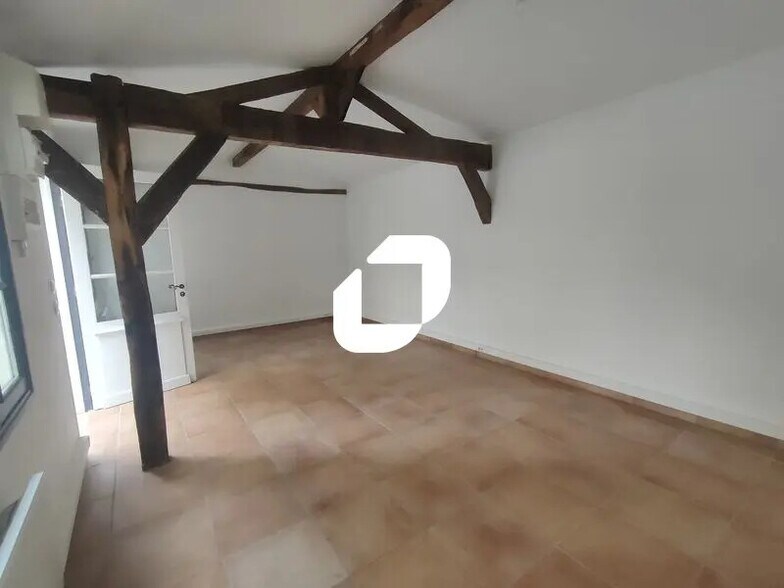 Office in Versailles for lease - Interior Photo - Image 3 of 7