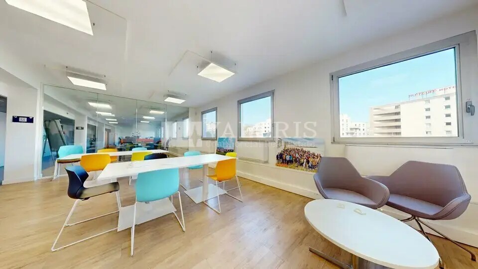 Office in Villeurbanne for lease Interior Photo- Image 1 of 7