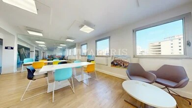 Office in Villeurbanne for lease Interior Photo- Image 1 of 7