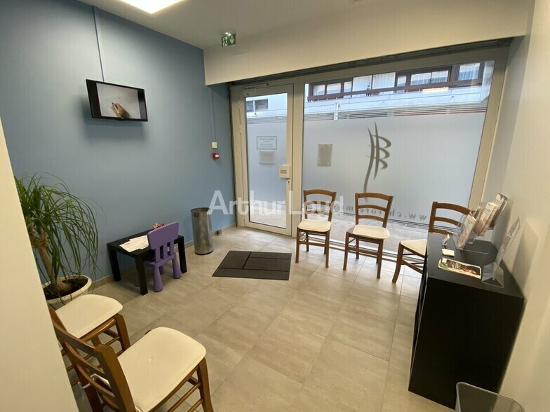 Office/Medical in Reims for lease - Interior Photo - Image 3 of 4