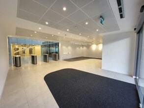 800 Pavilion Dr, Northampton for sale Interior Photo- Image 1 of 2