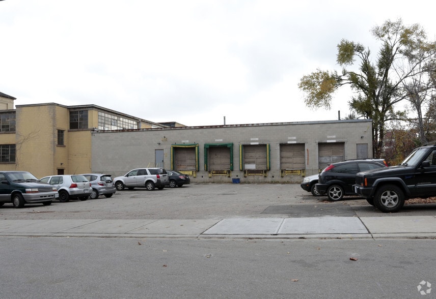 283 Duke St W, Kitchener, ON for lease - Building Photo - Image 2 of 3