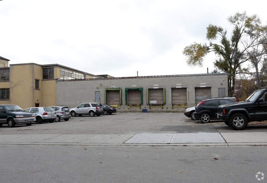 283 Duke St W, Kitchener, ON à louer - Photo du bâtiment - Image 2 de 3