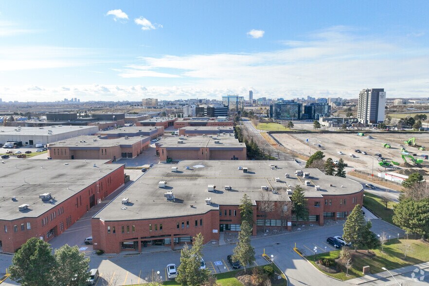 110 Cochrane Dr, Markham, ON à louer - Photo du bâtiment - Image 2 de 4