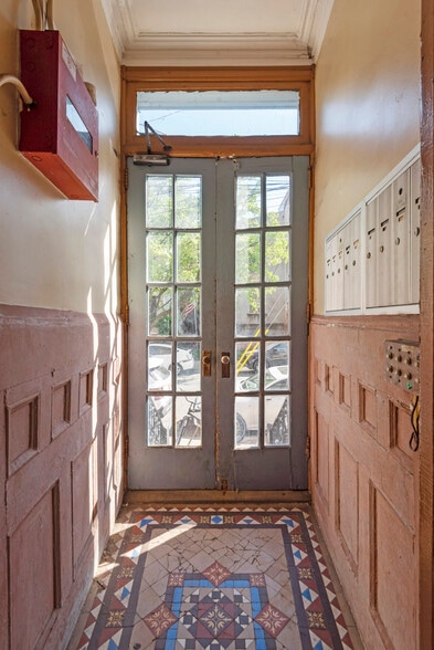 38 Wayne St, Jersey City, NJ for sale - Interior Photo - Image 2 of 7