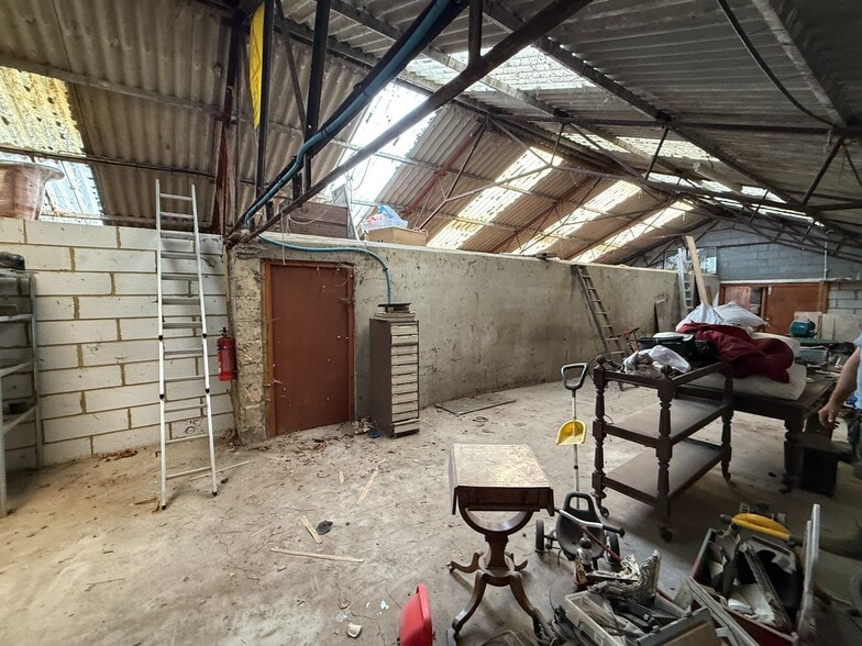 Norwood Hill Rd, Horley for lease - Interior Photo - Image 3 of 5