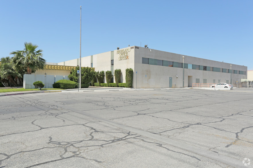 2753 S Highland Dr, Las Vegas, NV for sale - Building Photo - Image 2 of 5