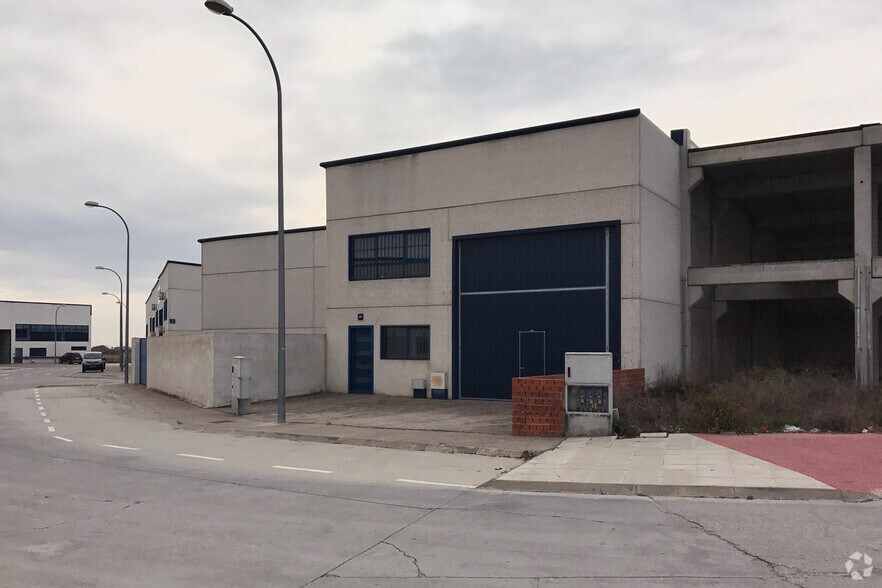 Jardines Apr 1 y 9, 15, El Viso de San Juan, Toledo à vendre - Photo du bâtiment - Image 3 de 5